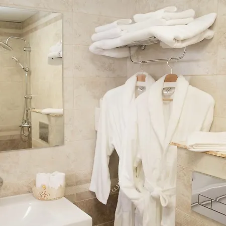 מלון Family The Castle שומן